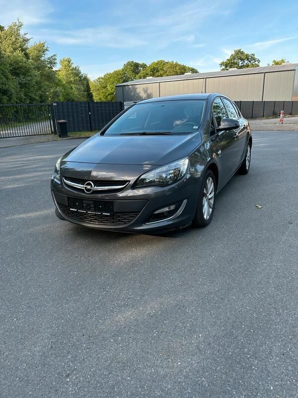 Grau Gebraucht 2013 Opel Astra Limousine | 5.299 € (Etwas zu teuer) - Bild 1/4