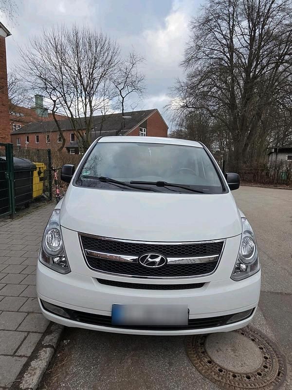 Gebraucht Hyundai H-1 175 PS (128 kW) 2011 Weiß Van / Kleinbus