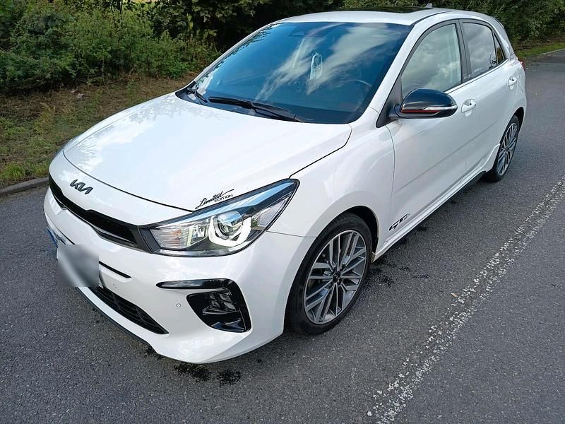 Weiß Gebraucht 2022 Kia Rio GT-Line Kleinwagen | 17.999 € (Fairer Preis) - Bild 1/4