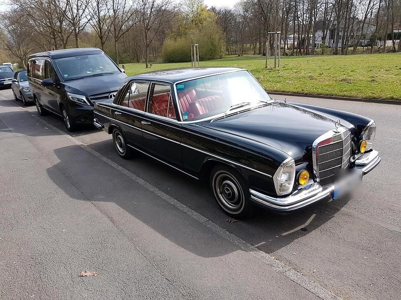 Schwarz Gebraucht 1967 Mercedes W108 SE Limousine | 16.500 € - Bild 1/4