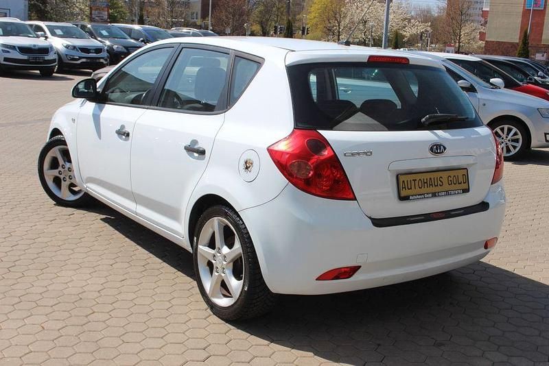Gebraucht Kia Ceed LX 109 PS (80 kW) 2008 Weiß Kleinwagen