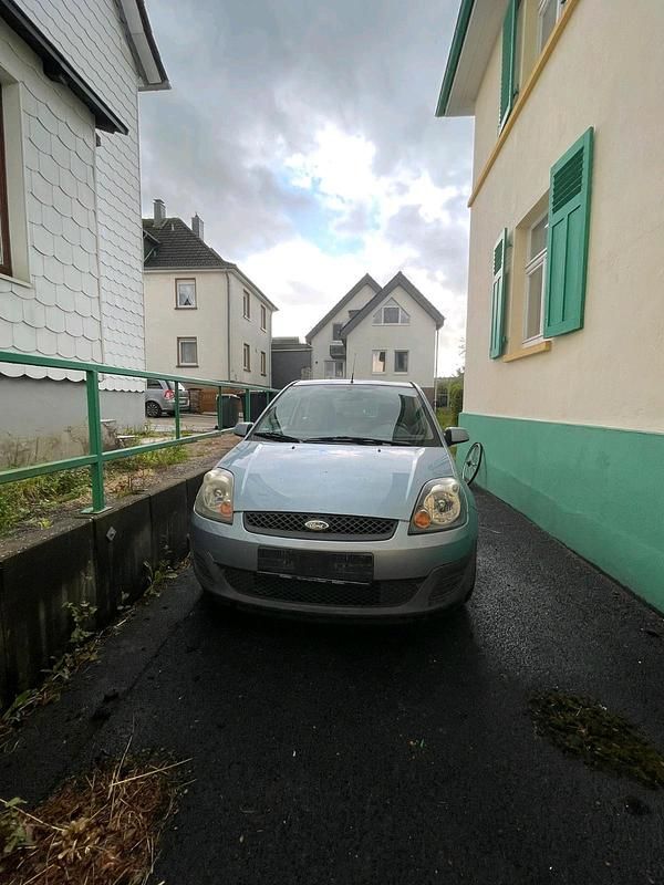 Blau Gebraucht 2006 Ford Fiesta Kleinwagen | 450 € (Superpreis) - Bild 1/4