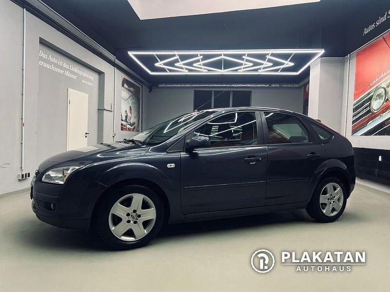 Grau Gebraucht 2007 Ford Focus Style Limousine | 4.350 € (Fairer Preis) - Bild 1/4