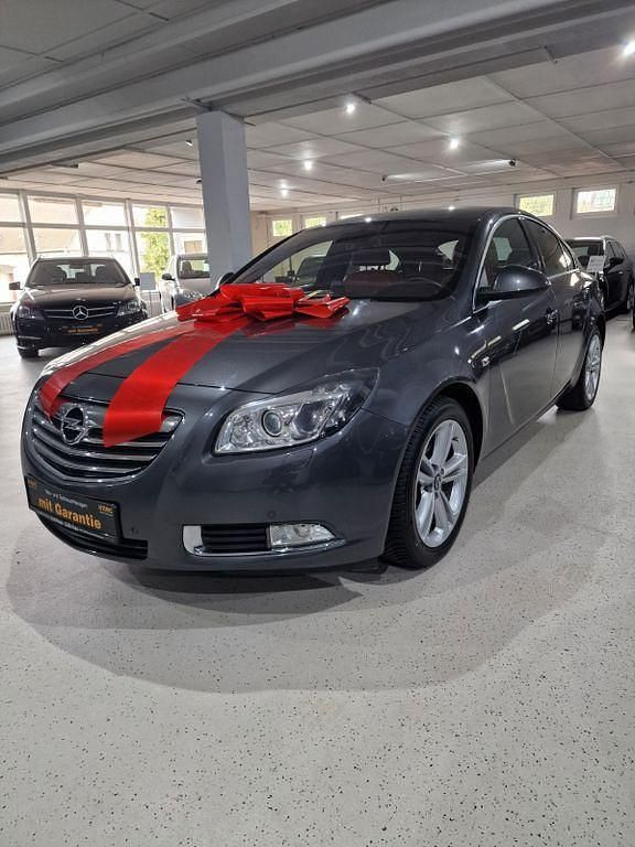 Grau Gebraucht 2011 Opel Insignia Innovation Limousine | 9.499 € (Teuer) - Bild 1/4