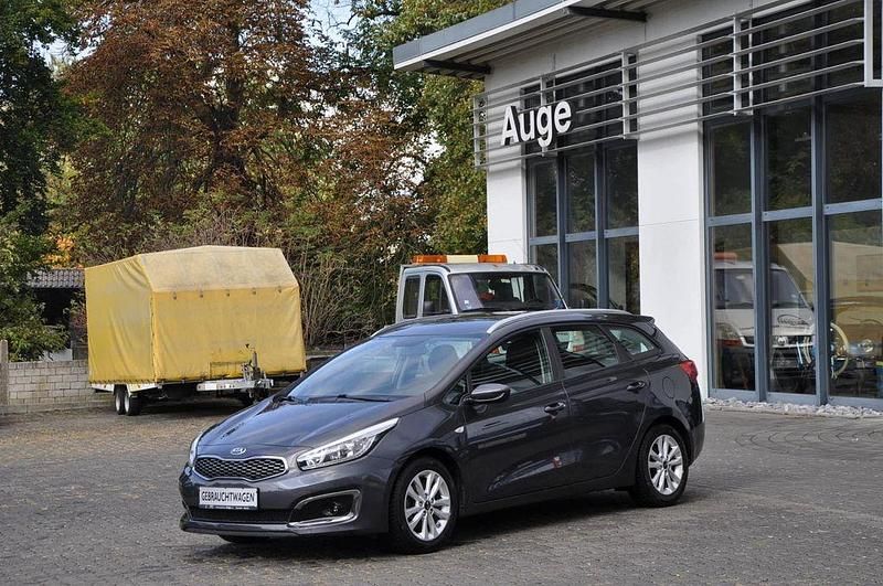 Grau Gebraucht 2017 Kia Ceed Sportswagon Edition 7 Kombi | 9.900 € (Fairer Preis) - Bild 1/4