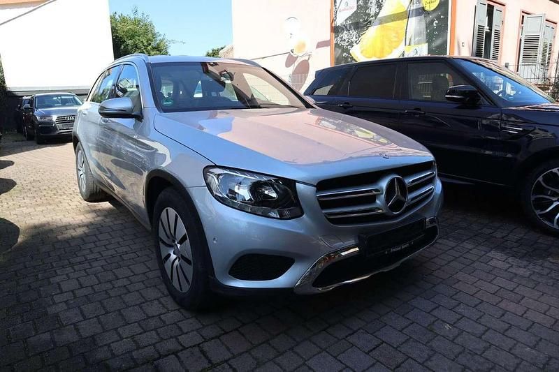 Silber Gebraucht 2015 Mercedes GLC250 SUV | 23.900 € (Guter Preis) - Bild 1/4
