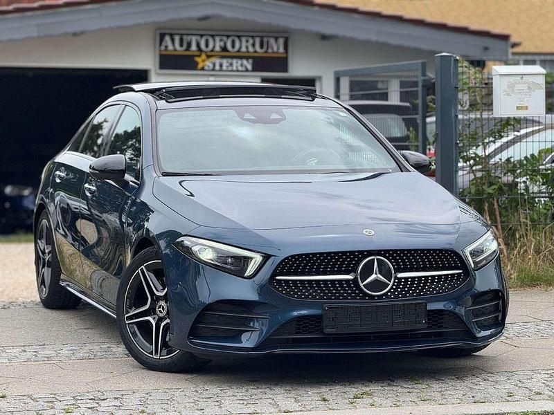 Blau Gebraucht 2021 Mercedes A220 AMG line Limousine | 26.900 € (Guter Preis) - Bild 1/4