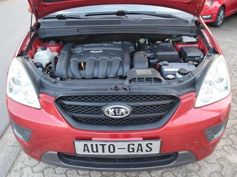 Gebraucht Kia Carens Basis 144 PS (105 kW) 2009 Ätnarot met. Van / Kleinbus