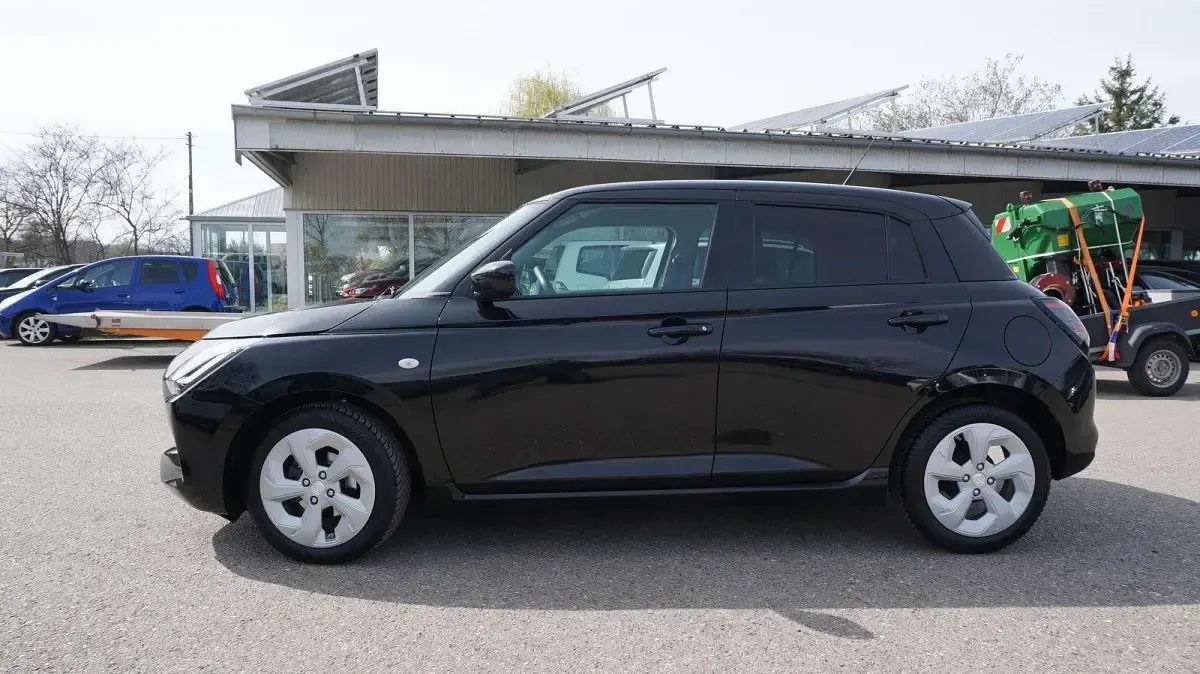 Gebraucht Suzuki Swift Comfort 83 PS (61 kW) 2025 Schwarz Kleinwagen