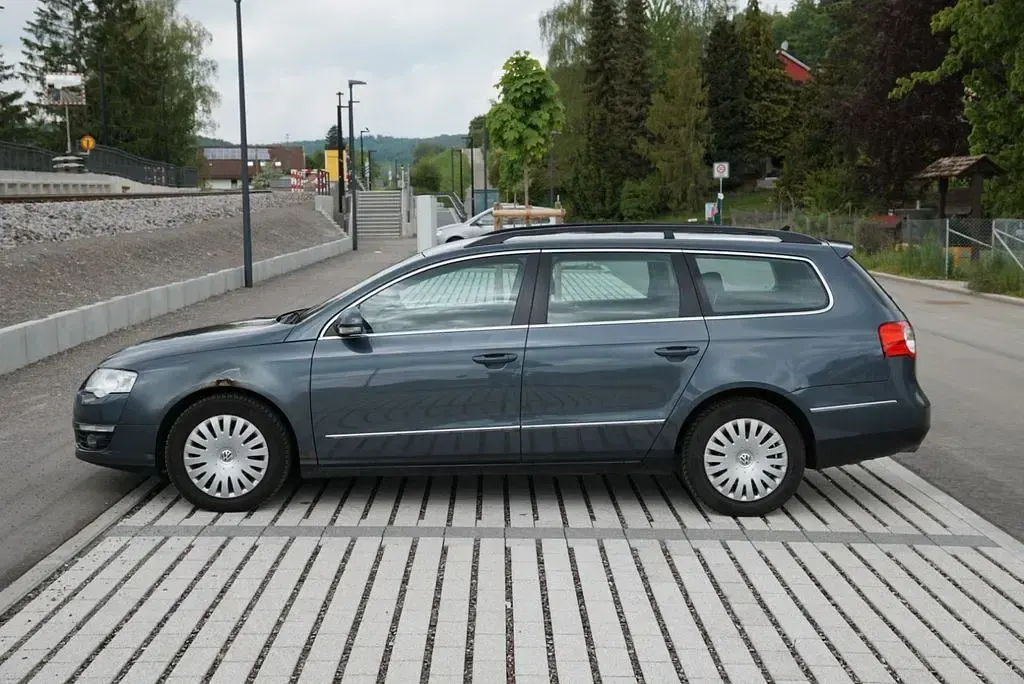 Gebraucht VW Passat 140 PS (102 kW) 2009 Grau Limousine