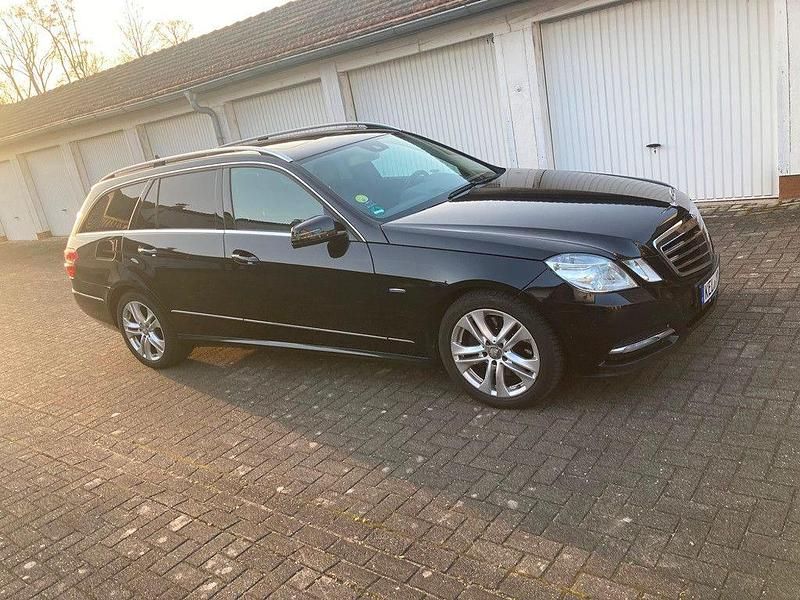Gebraucht Mercedes E350 265 PS (194 kW) 2011 Schwarz Limousine