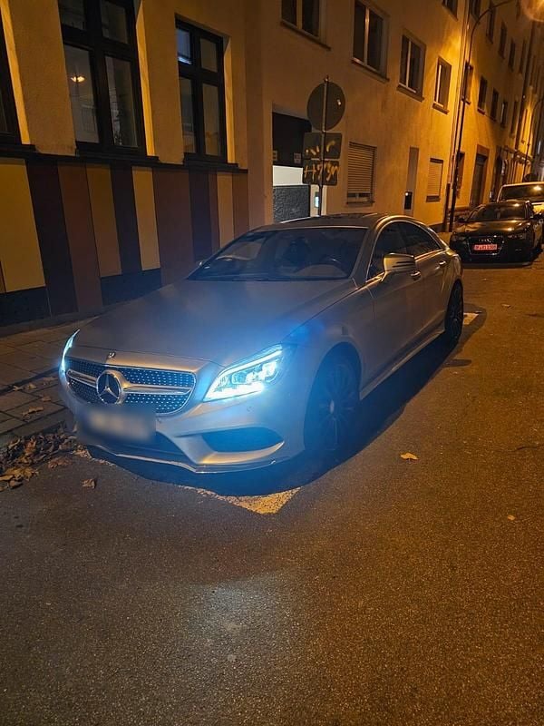 Grau Gebraucht 2016 Mercedes CLS350 AMG line Limousine | 25.999 € (Guter Preis) - Bild 1/4