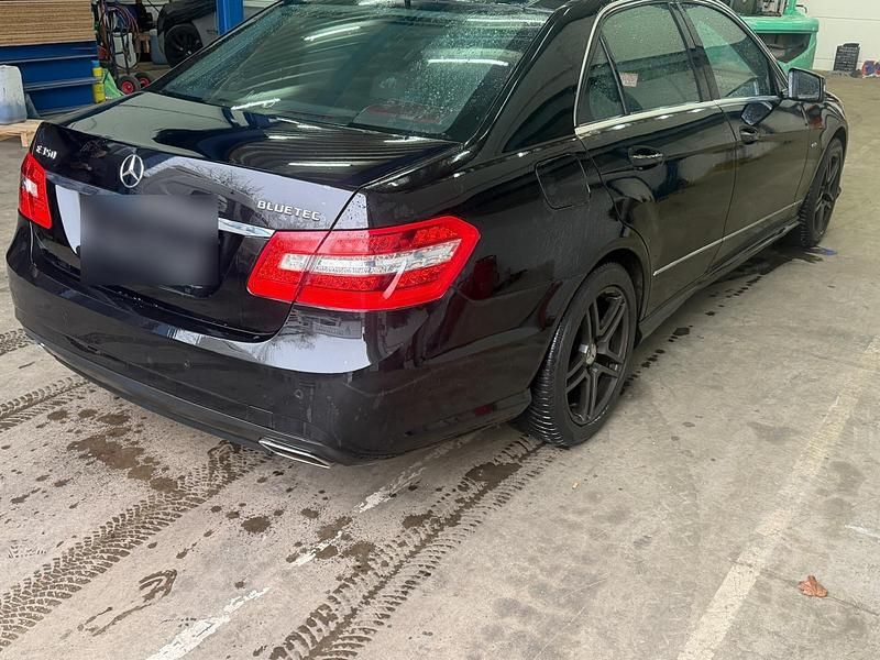 Gebraucht Mercedes E350 265 PS (194 kW) 2010 Schwarz Limousine