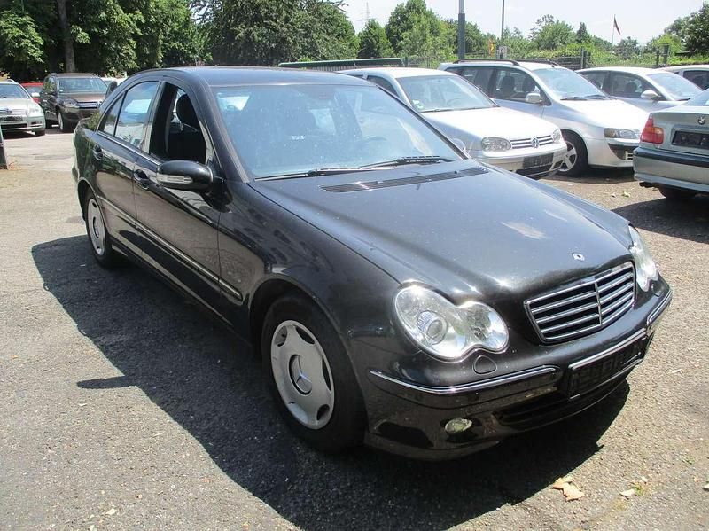 Obsidianschwarz metalliclack Gebraucht 2004 Mercedes C200 Limousine | 4.850 € (Fairer Preis) - Bild 1/4