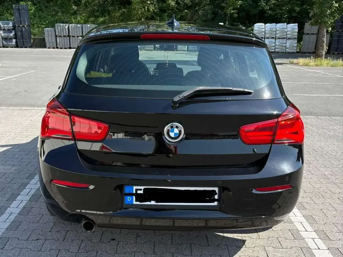 Gebraucht BMW 116 109 PS (80 kW) 2017 Schwarz Kleinwagen