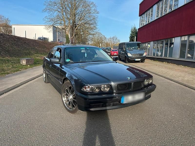 Grau Gebraucht 1999 BMW 728 Limousine | 8.999 € - Bild 1/4