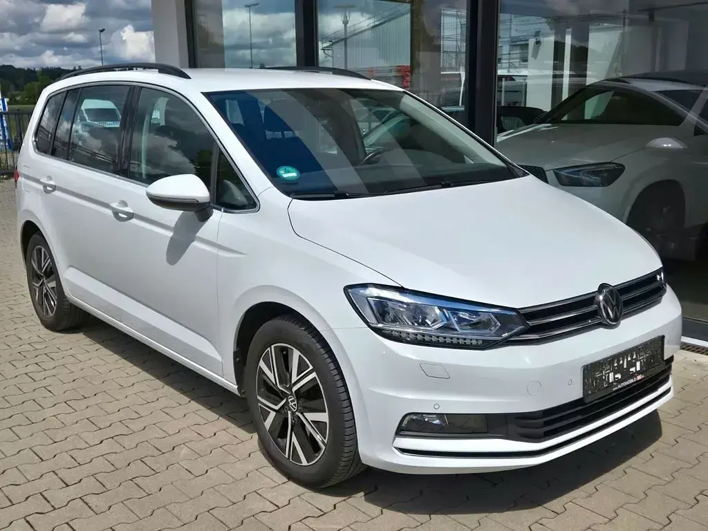 Gebraucht VW Touran Highline 150 PS (110 kW) 2022 Weiß Van / Kleinbus