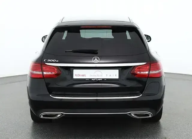 Gebraucht Mercedes C300e Avantgarde 320 PS (235 kW) 2020 Schwarz Kombi