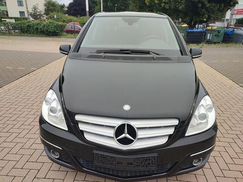 Schwarz Gebraucht 2011 Mercedes B180 Van / Kleinbus | 4.990 € (Guter Preis) - Bild 1/4