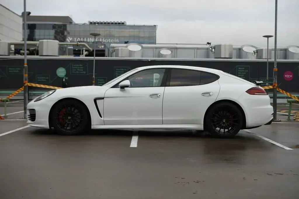 Gebraucht Porsche Panamera Turbo 519 PS (381 kW) 2013 Weiß Kleinwagen