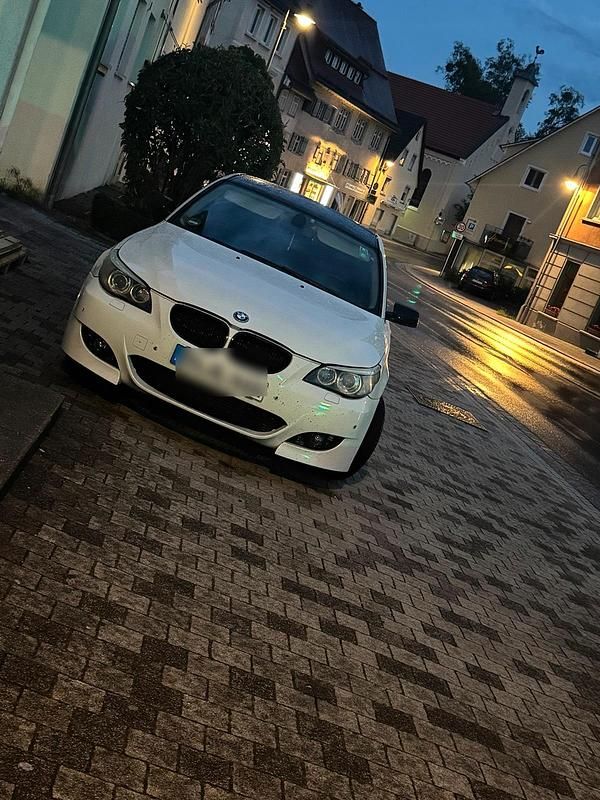 Weiß Gebraucht 2004 BMW 530 Limousine | 4.300 € (Guter Preis) - Bild 1/4