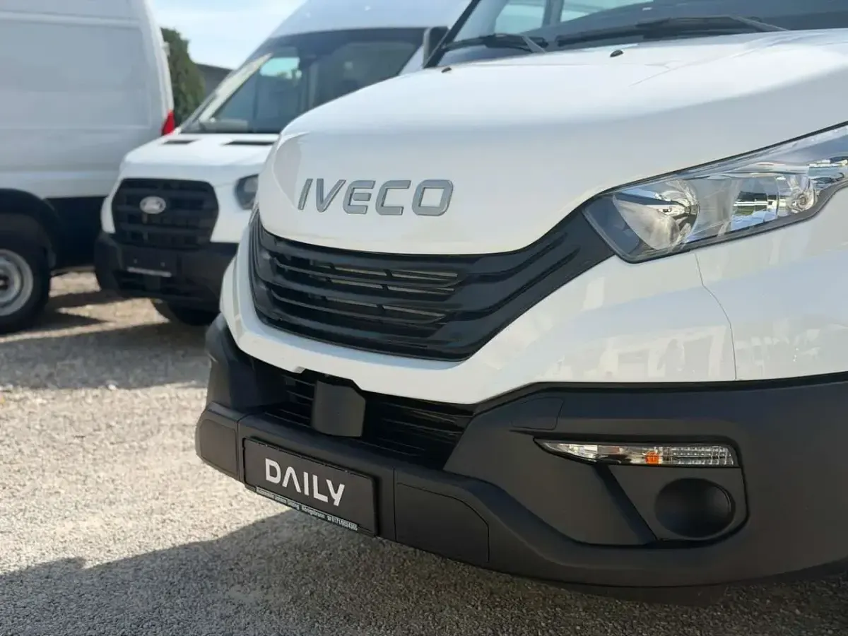 Gebraucht Iveco Daily 177 PS (130 kW) 2025 Bianco Van / Kleinbus