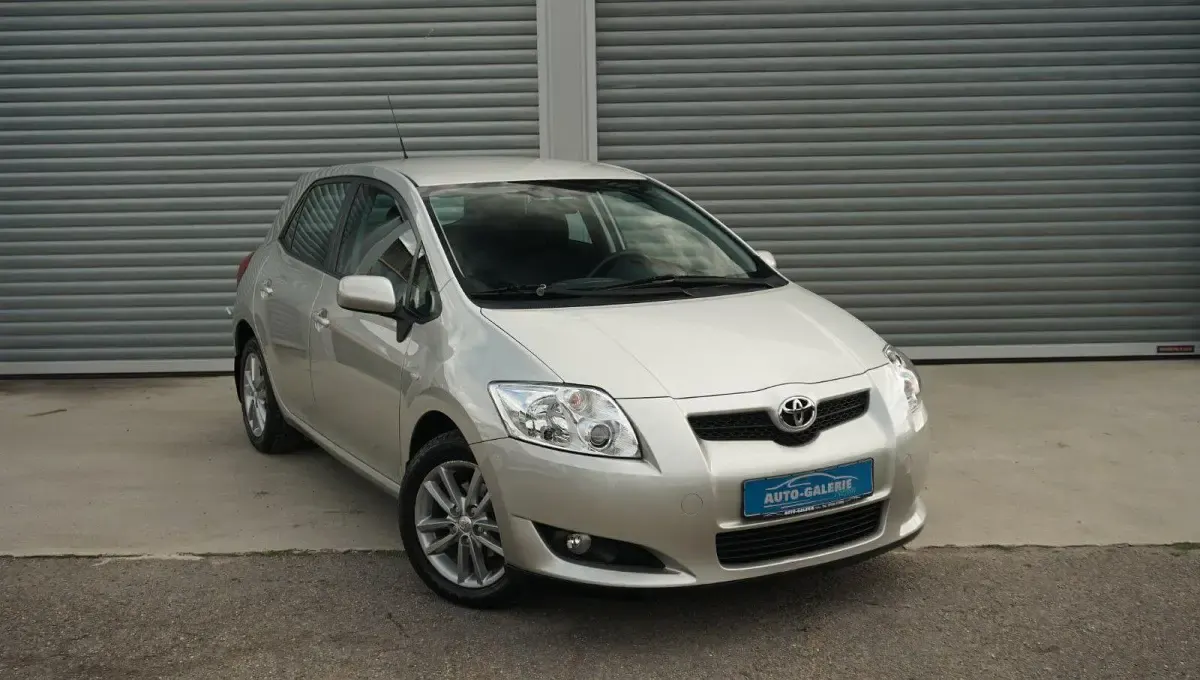 Gebraucht Toyota Auris Life 132 PS (97 kW) 2009 Silber Kleinwagen