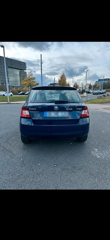 Gebraucht Skoda Fabia Ambition 60 PS (44 kW) 2016 Blau Kleinwagen