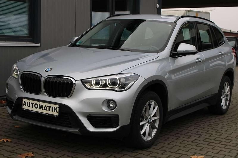 Gebraucht BMW X1 Advantage 150 PS (110 kW) 2016 Glaciersilber SUV