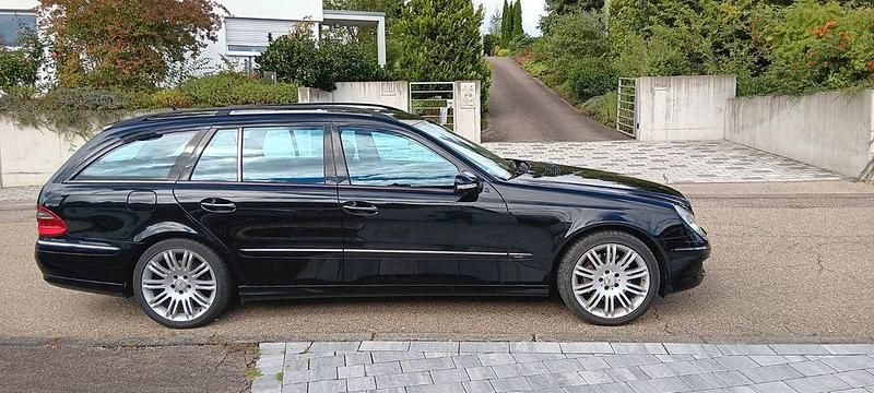 Schwarz Gebraucht 2008 Mercedes E220 Avantgarde Kombi | 4.300 € (Fairer Preis) - Bild 1/4
