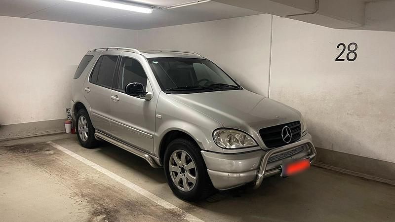 Gebraucht Mercedes ML320 218 PS (160 kW) 2001 Silber SUV