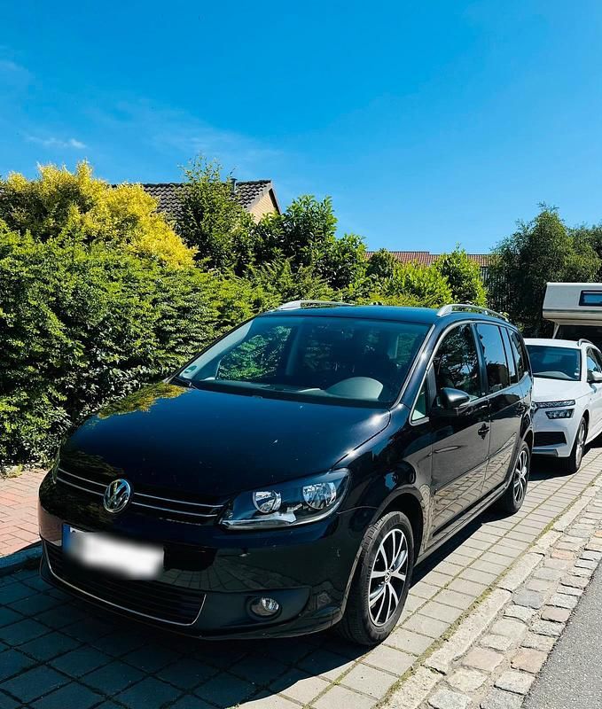 Schwarz Gebraucht 2012 VW Touran Van / Kleinbus | 6.900 € (Fairer Preis) - Bild 1/4