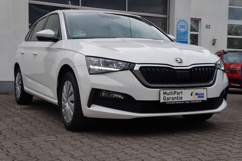 Weiß Gebraucht 2022 Skoda Scala Cool Plus Kleinwagen | 13.990 € (Guter Preis) - Bild 1/4