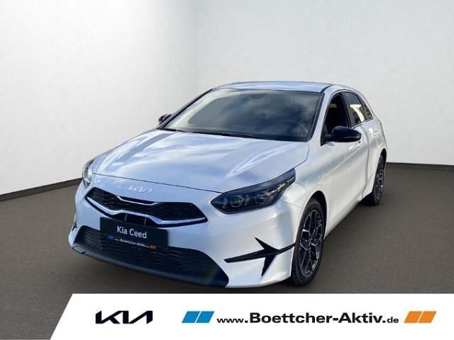 Neu Kia Ceed 101 PS (74 kW) 2025 Weiss Kleinwagen