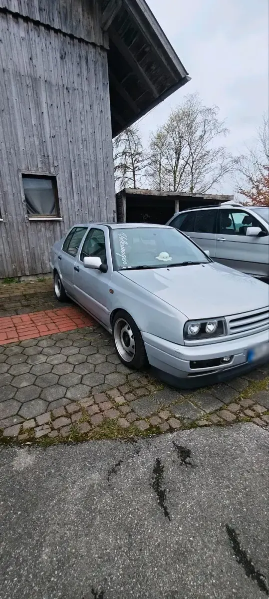 Gebraucht VW Vento 90 PS (66 kW) 1996 Silber Limousine