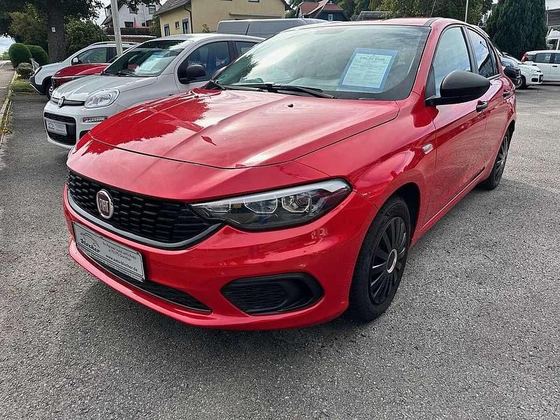 Rot Gebraucht 2019 Fiat Tipo Street Kleinwagen | 9.690 € (Fairer Preis) - Bild 1/4