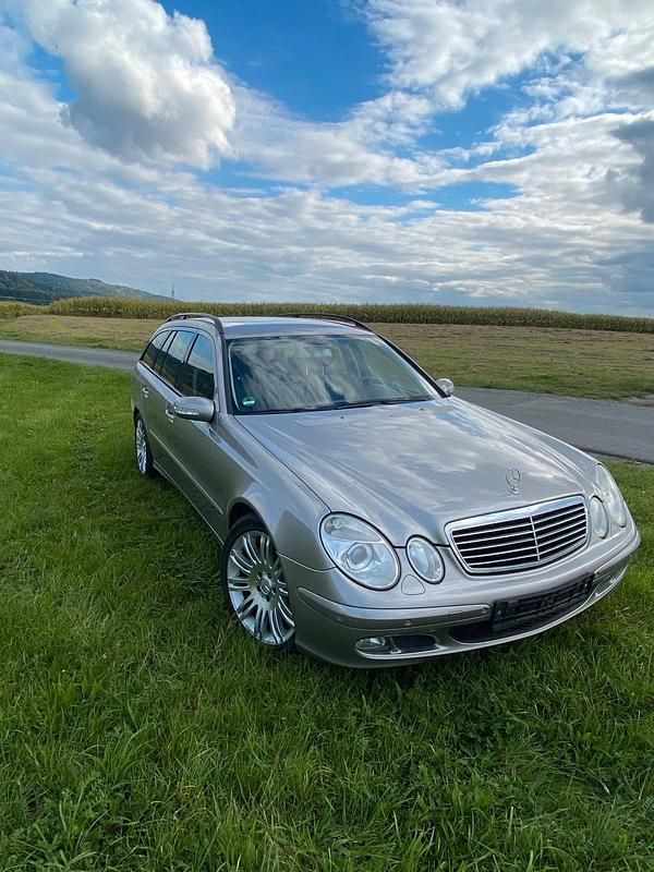 Silber Gebraucht 2005 Mercedes E280 Kombi | 4.700 € (Fairer Preis) - Bild 1/4