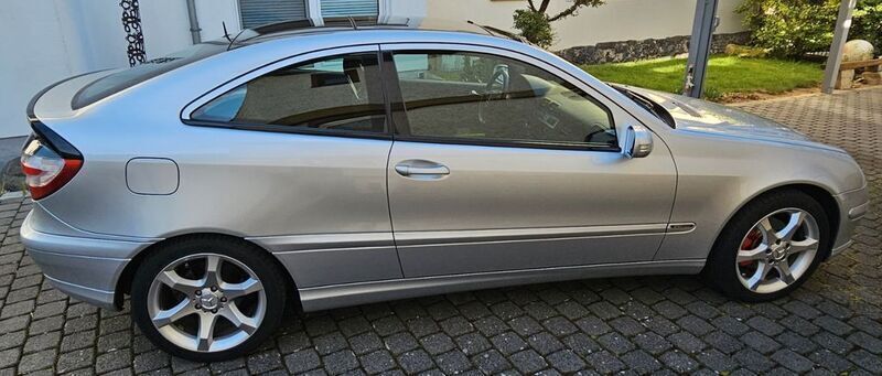 Silber Gebraucht 2006 Mercedes C200 Coupé | 4.600 € (Etwas zu teuer) - Bild 1/4