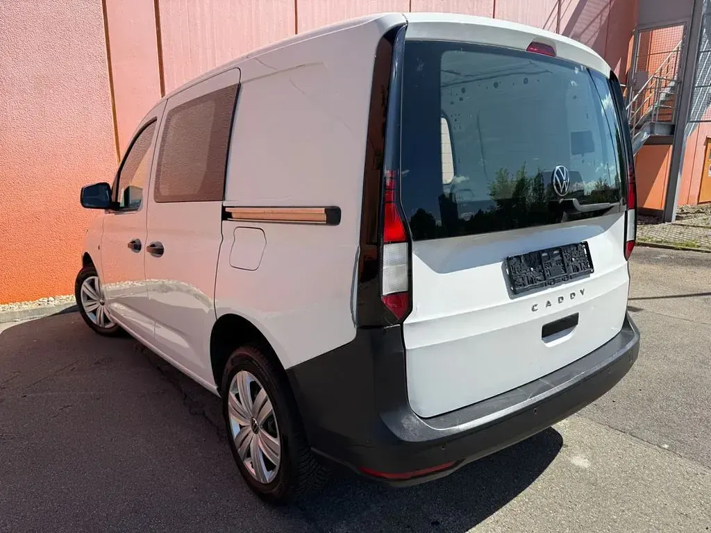 Gebraucht VW Caddy Basis 75 PS (55 kW) 2021 Weiß Van / Kleinbus