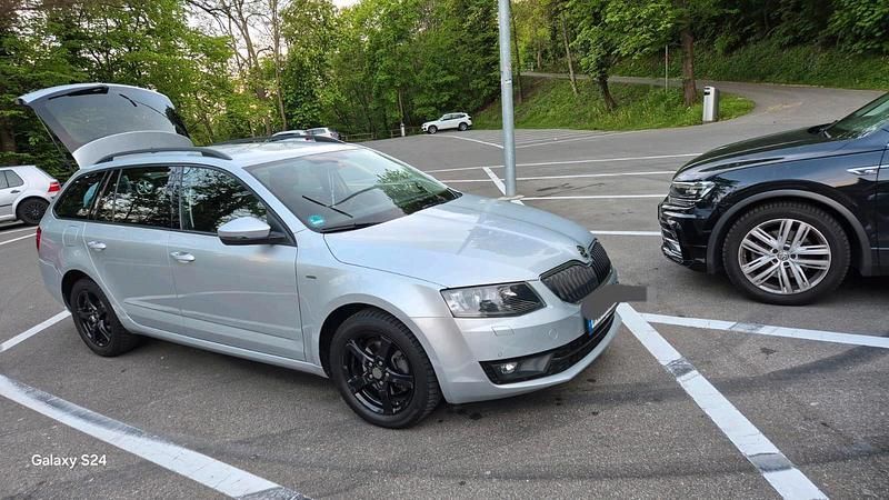 Silber Gebraucht 2017 Skoda Octavia Kombi | 17.000 € (Etwas zu teuer) - Bild 1/4