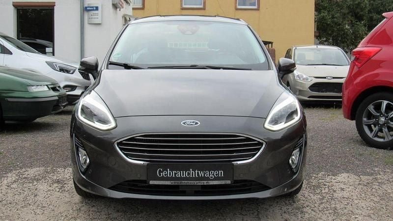 Gebraucht Ford Fiesta Titanium 101 PS (74 kW) 2018 Grau Kleinwagen