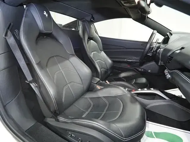 Gebraucht Ferrari 488 669 PS (492 kW) 2017 Weiß Cabrio