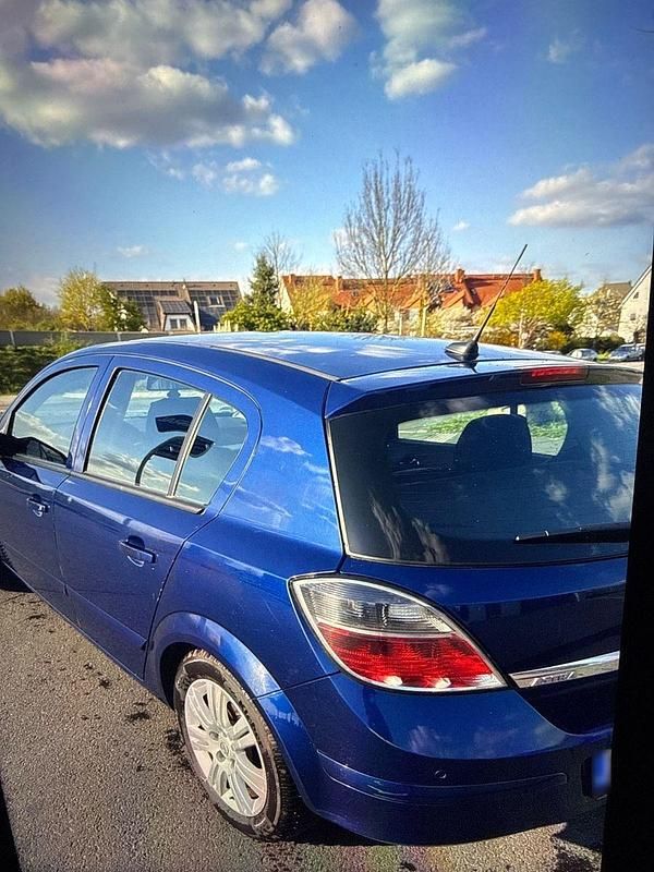 Gebraucht Opel Astra 140 PS (102 kW) 2007 Blau Limousine