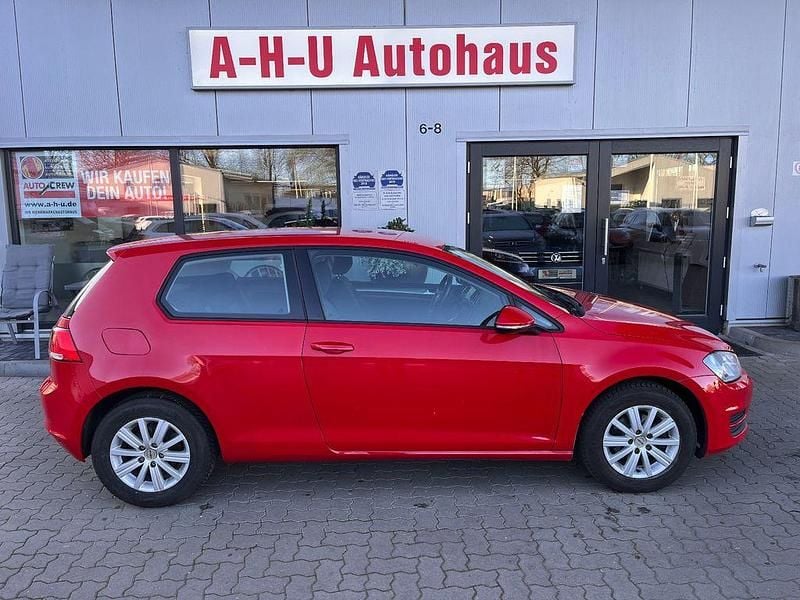 Gebraucht VW Golf VII Trendline 86 PS (63 kW) 2015 Rot Limousine