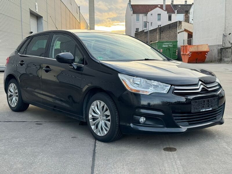 Lackierung schwarz perla nera/ Gebraucht 2012 Citroën C4 SELECTION Limousine | 7.750 € (Fairer Preis) - Bild 1/4