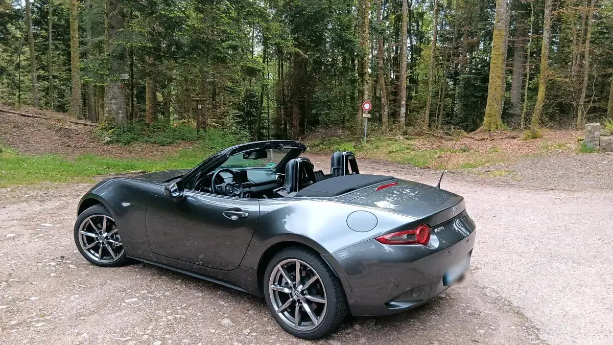 Gebraucht Mazda MX5 Exclusive 184 PS (135 kW) 2023 Grau Cabrio