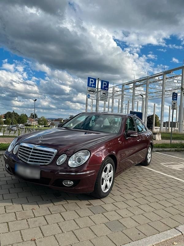 Rot Gebraucht 2006 Mercedes E350 Elegance Limousine | 5.610 € (Guter Preis) - Bild 1/4