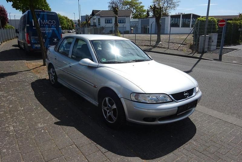 Gebraucht Opel Vectra Edition 101 PS (74 kW) 2001 Silber Limousine