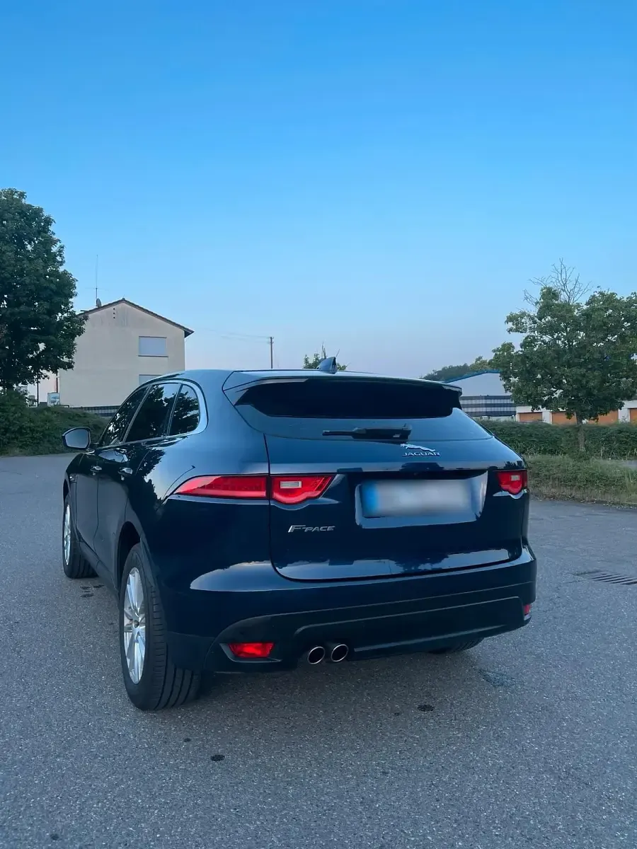 Gebraucht Jaguar F-Pace 179 PS (131 kW) 2016 Blau SUV