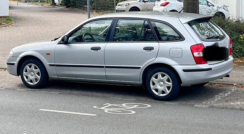 Grau Gebraucht 2000 Mazda 323F Limousine | 2.800 € - Bild 1/4